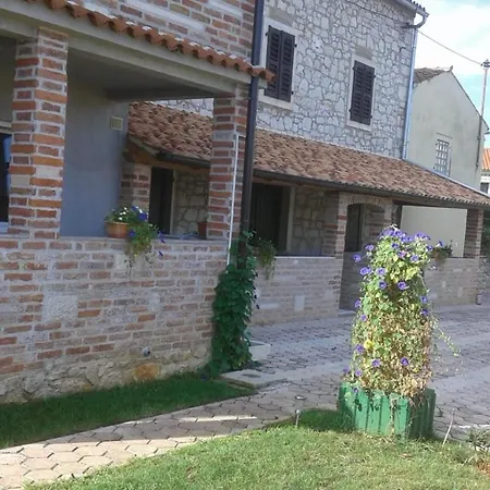 Apartmani Memic 100 M Do Plaze, Apartments Memic Only 100M From Beach Poreč Exterior foto