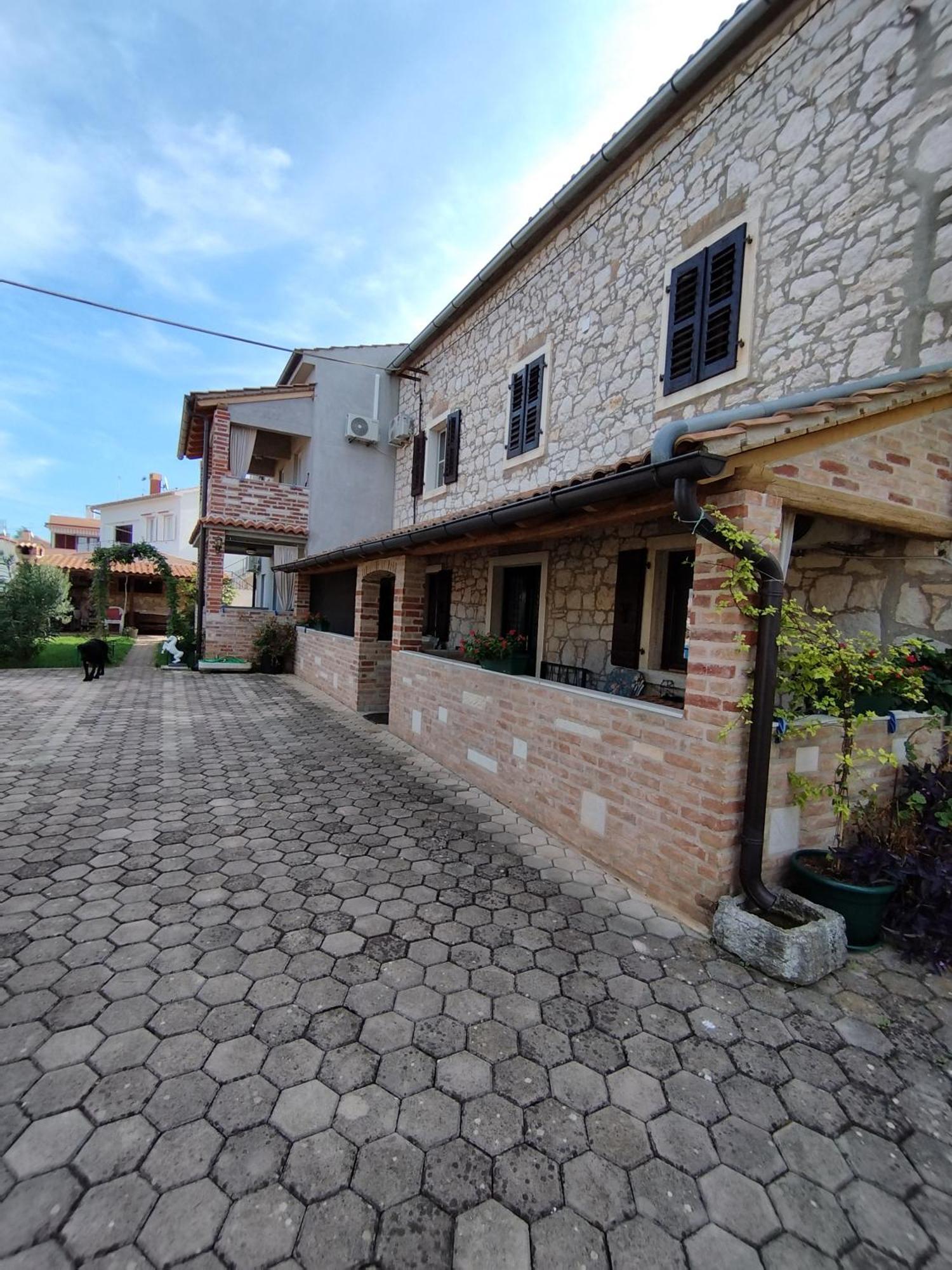 Memic 100 M Do Plaze, Memic Only 100m From Appartement